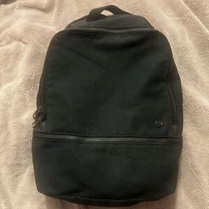 Lululemon Athletica 2L travel bag